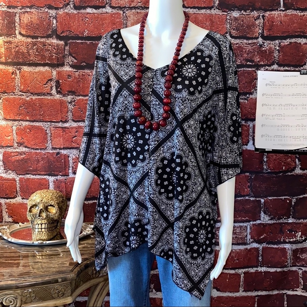 PerSeption Concept Black & White Patterned V-Neck Tunic Top